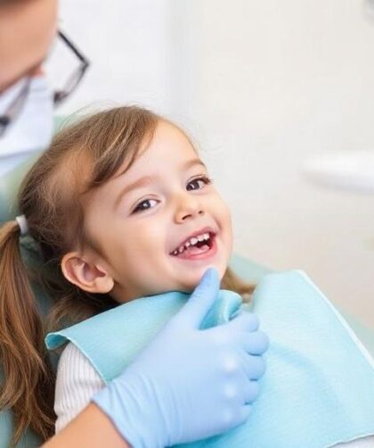 Pierwsza wizyta u dentysty z dzieckiem: jak przejść przez to spokojnie i bez dram